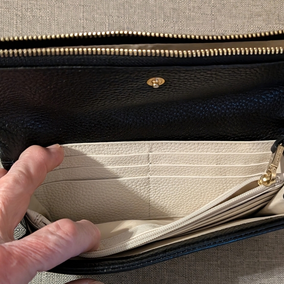 Ladies Black Wallet by Radley of London - Picture 4 of 8